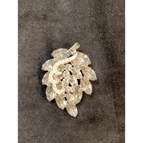 Classic Weiss Designed Rhinestone Leaf Brooch - Picture 2 of 4
